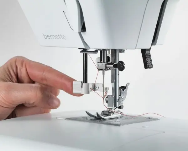 Bernette B33 Sewing Machine SEMI-AUTOMATIC THREADER
