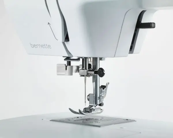 Bernette B33 Sewing Machine MANY CONVENIENT EXTRAS