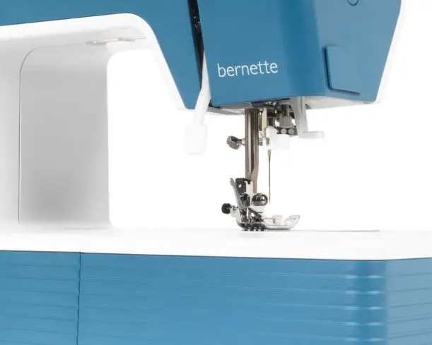 Bernette 05 Academy Sewing Machine RETRACTABLE FEED DOG