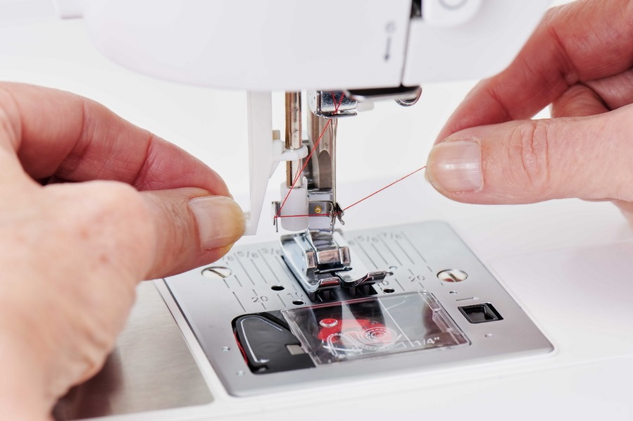 Singer CE677 Elite Sewing Machine PRAISEWORTHY STITCHING - AT YOUR FINGERTIPS