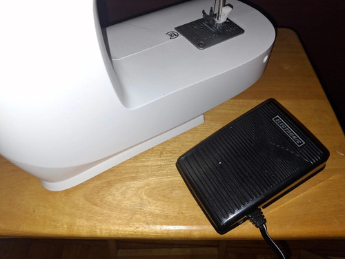 Singer MX60 with foot pedal on wooden table – beginner-friendly mechanical sewing setup