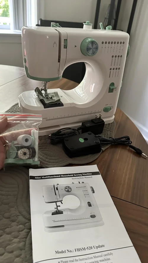 Customer photo of the QVNIE 16-stitch machine, pedal and instruction booklet