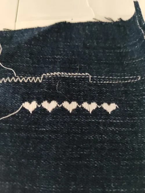 A decorative-stitch sample shared by another HZL-F600 owner.