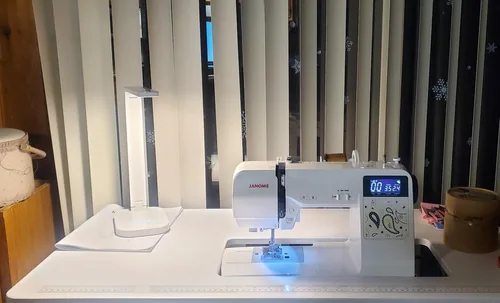 An owner’s JW8100 and extension table.