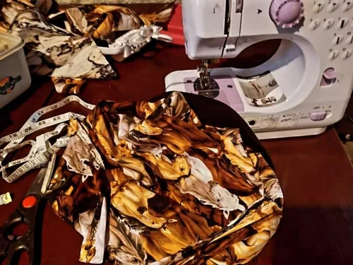 A Dechow owner’s fabric project at the machine.
