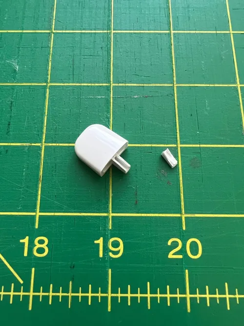 The same owner’s photo accompanying a report of a broken threader lever.