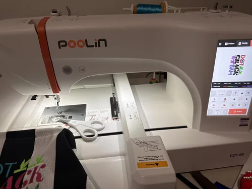 An EOC06 owner’s embroidery setup, shared with an account of getting help with fabric settings.