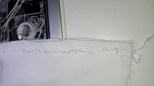 Needle-area close-up accompanying a C5980Q owner’s report of a threading problem.