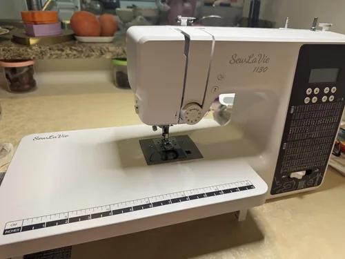 Customer photo of the SewLaVie 1130 with its extension table fitted.